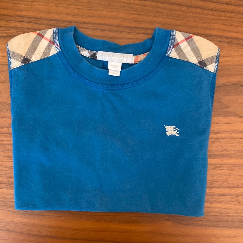 Burberry boys’ t-shirt. Size 6y.